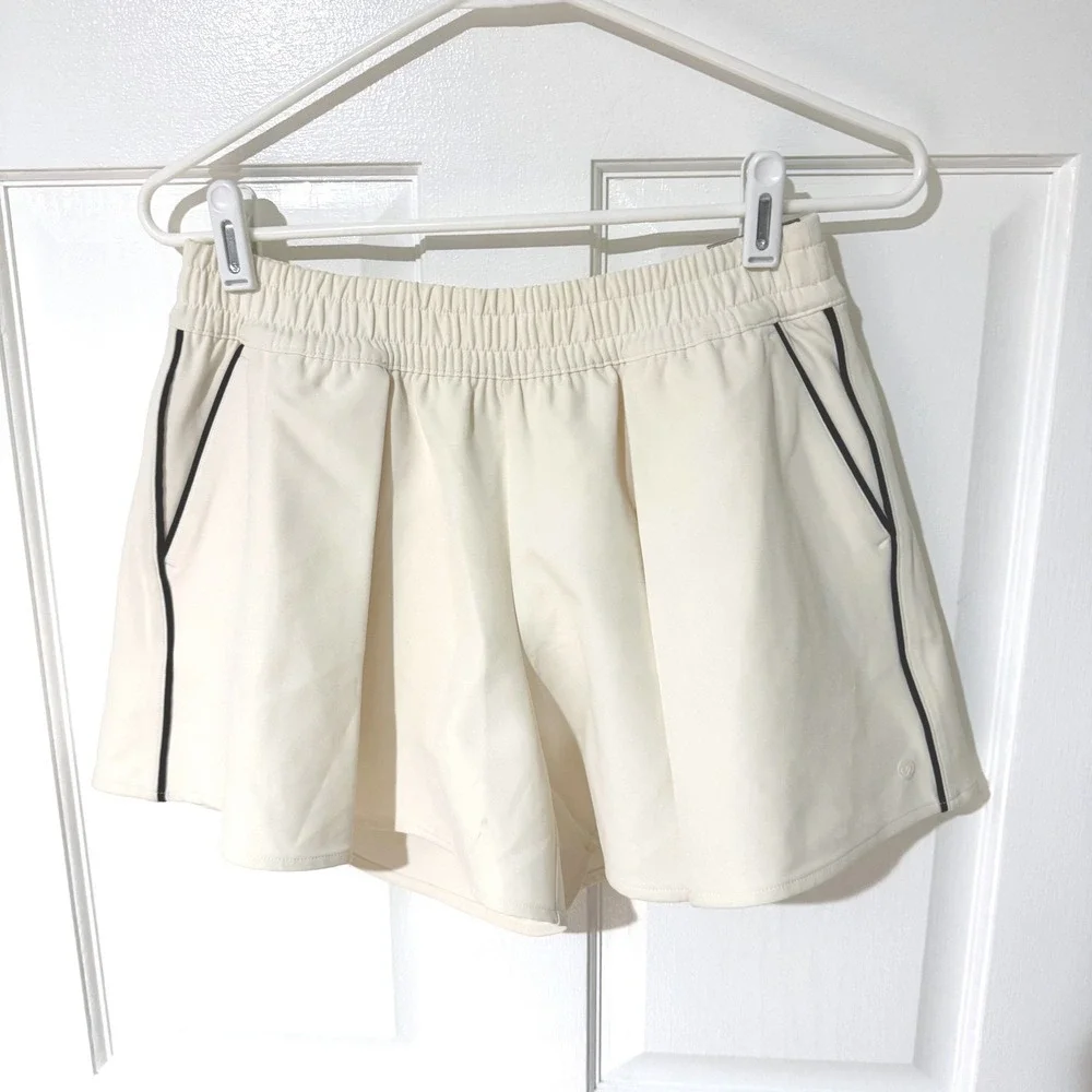 CALIA Womens Relaxed Shorts Cream White Side Stripe Pleated Activewear XS New